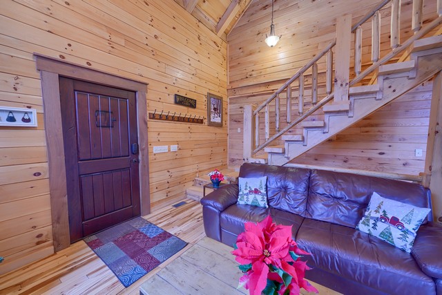 Rustic elegance in the heart of Hocking Hills