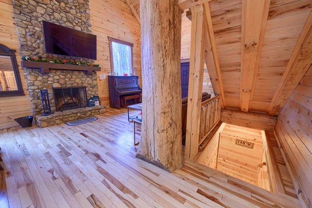 Rustic charm and comfort in Hocking Hills