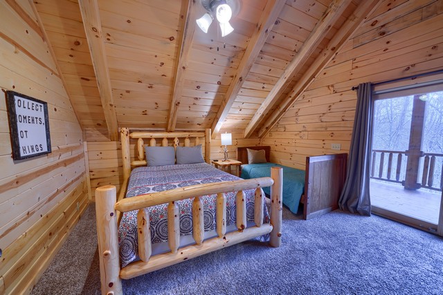 Rustic elegance of the Hocking Hills cabin