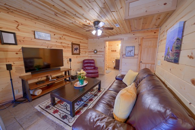 Cozy cabin rental for a tranquil getaway