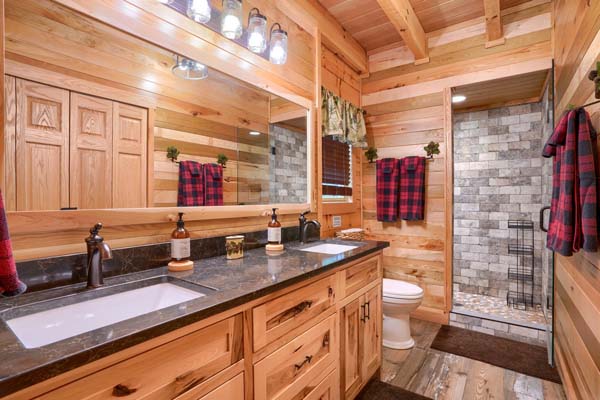 Cozy and inviting log cabin bathroom