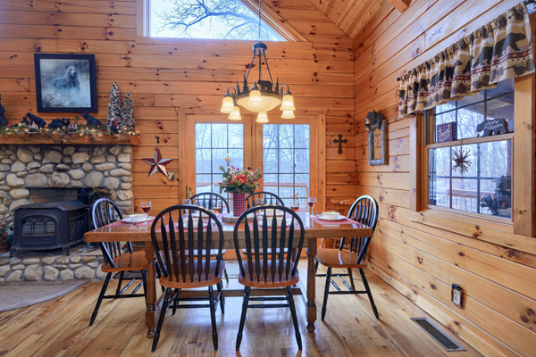 Rustic elegance of the cabin in Hocking Hills