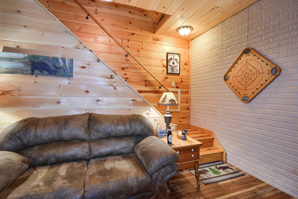 Rustic charm and comfort in Bearadise Ridge Cabin