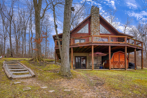 Charming cabin rental for a memorable Hocking Hills vacation
