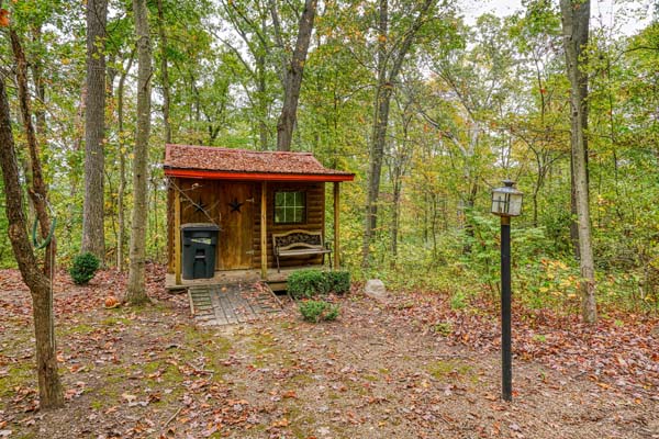 Secluded log cabin retreat away from the city