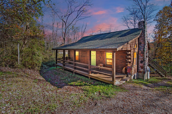 Scenic outdoor view of Firefly Cabin in Hocking Hills