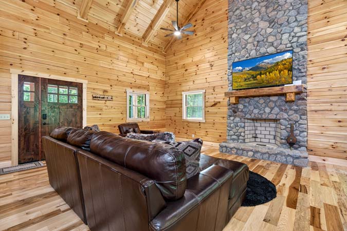 Group friendly cabin accommodations in Hocking Hills