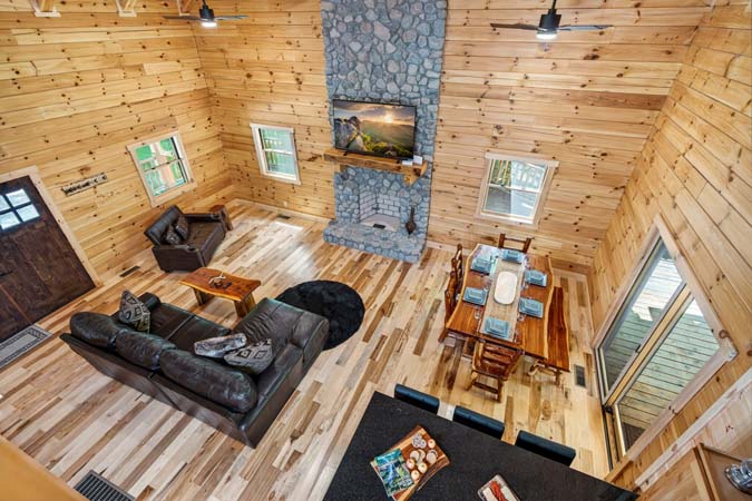 Lower level sleeping area for extra cabin guests