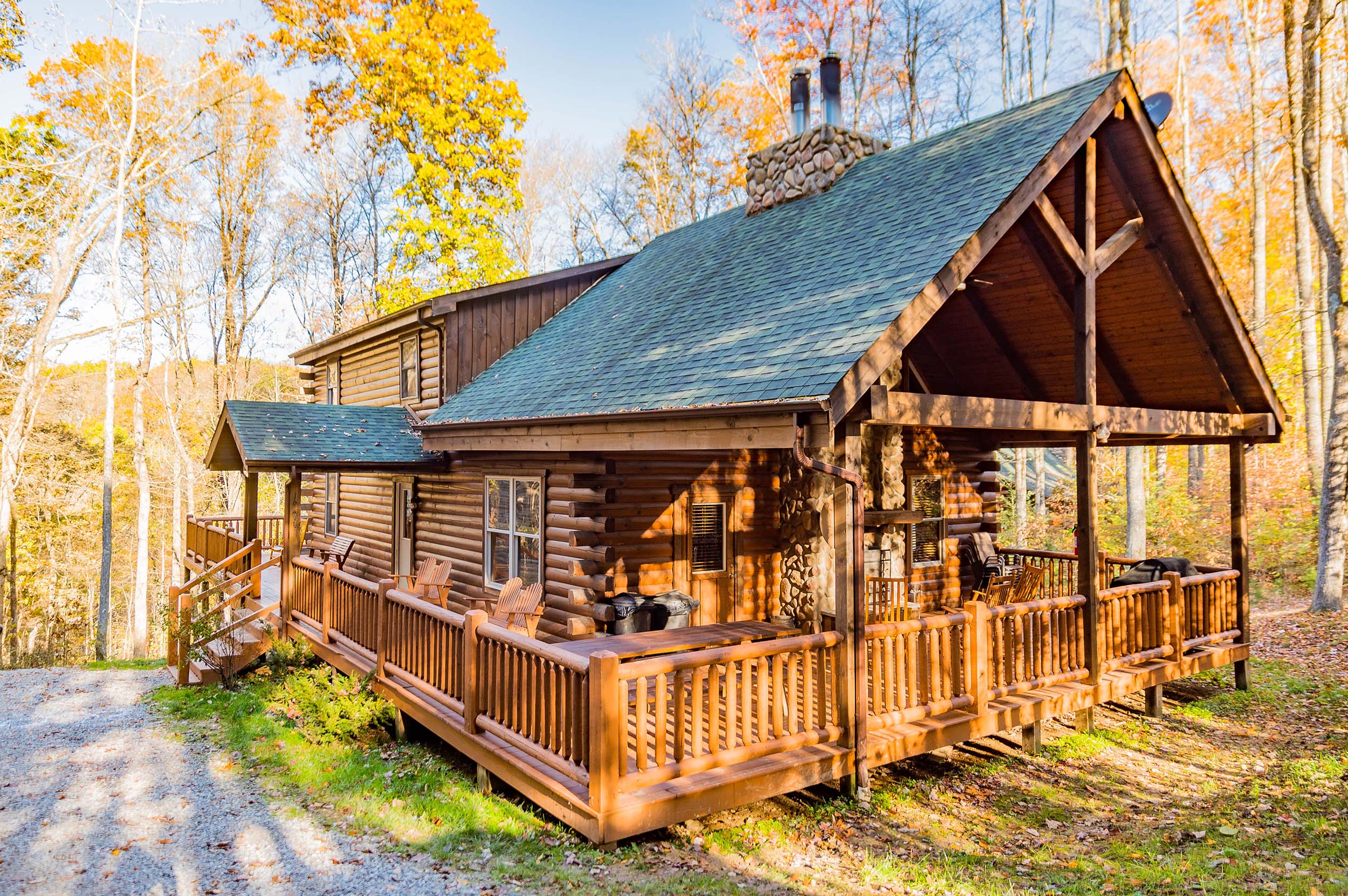 Linden Lodge — Hocking Hills luxury log lodge near Old Man's Cave