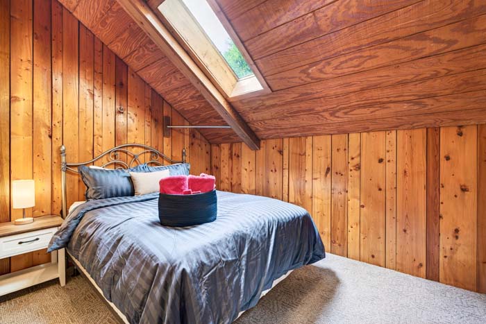Inviting cabin room for relaxing indoors