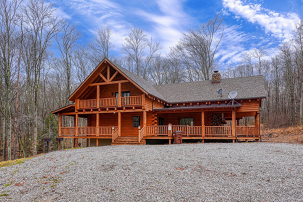 Exterior view of Overbrook Lodge cabin in Hocking Hills