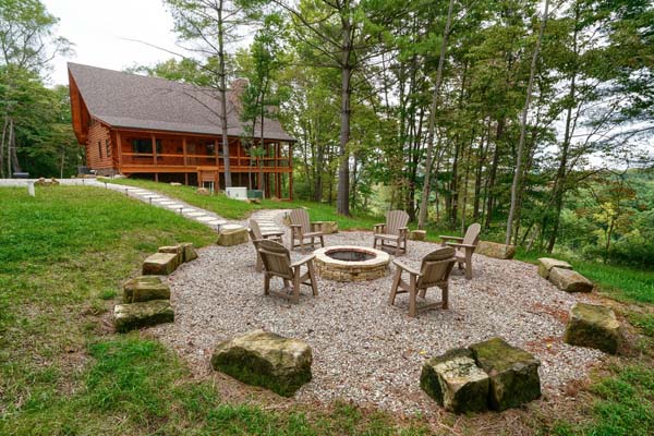 Secluded retreat in Hocking Hills: Rock Ridge cabin
