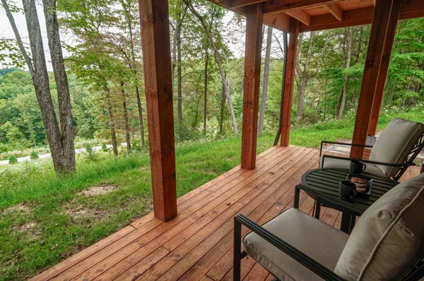 Nature-inspired decor in Rock Ridge cabin