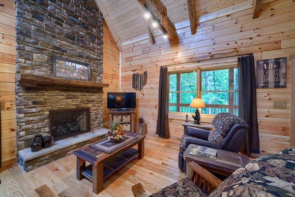 Picturesque surroundings of Rock Ridge cabin