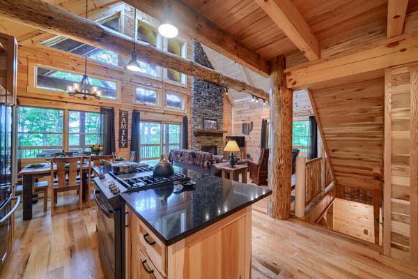 Rustic elegance in the wilderness: Rock Ridge cabin
