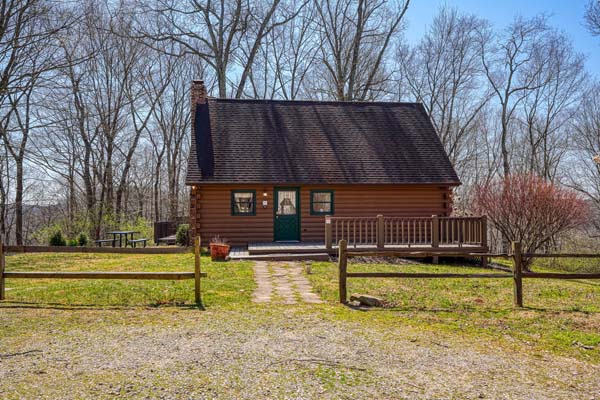 Spacious accommodations at Slice of Nature Cabin