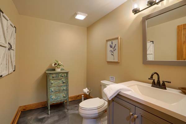 Comfort and style in the log cabin bathroom