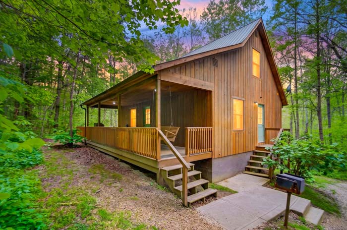 Secluded Hocking Hills cabin getaway