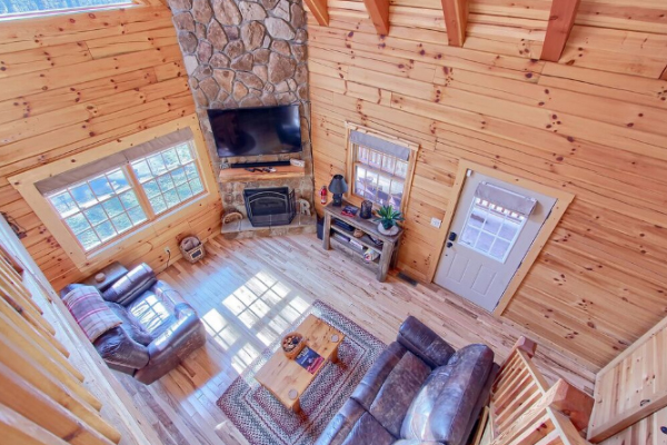 Natural-inspired decor in Ridgeback Cabin