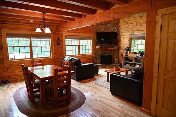 Indoor and outdoor living at Ridgeback Cabin