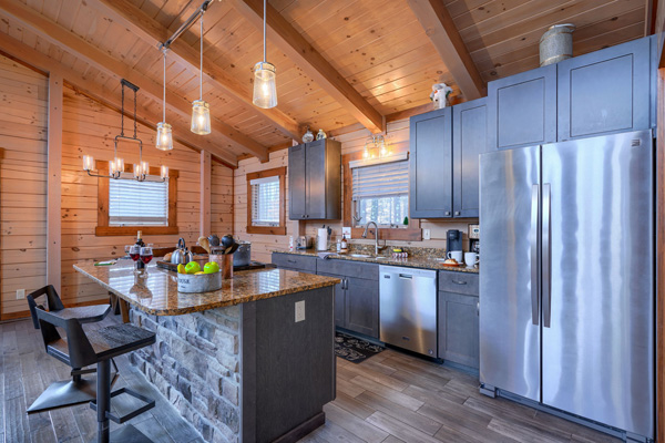 Cozy and inviting log cabin kitchen design