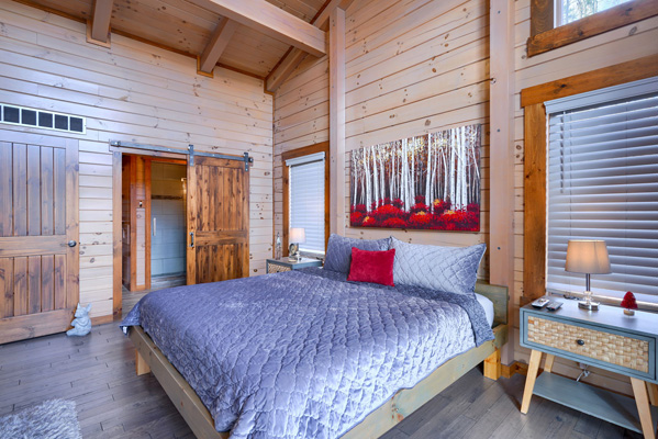 Rustic elegance of the log cabin bedroom